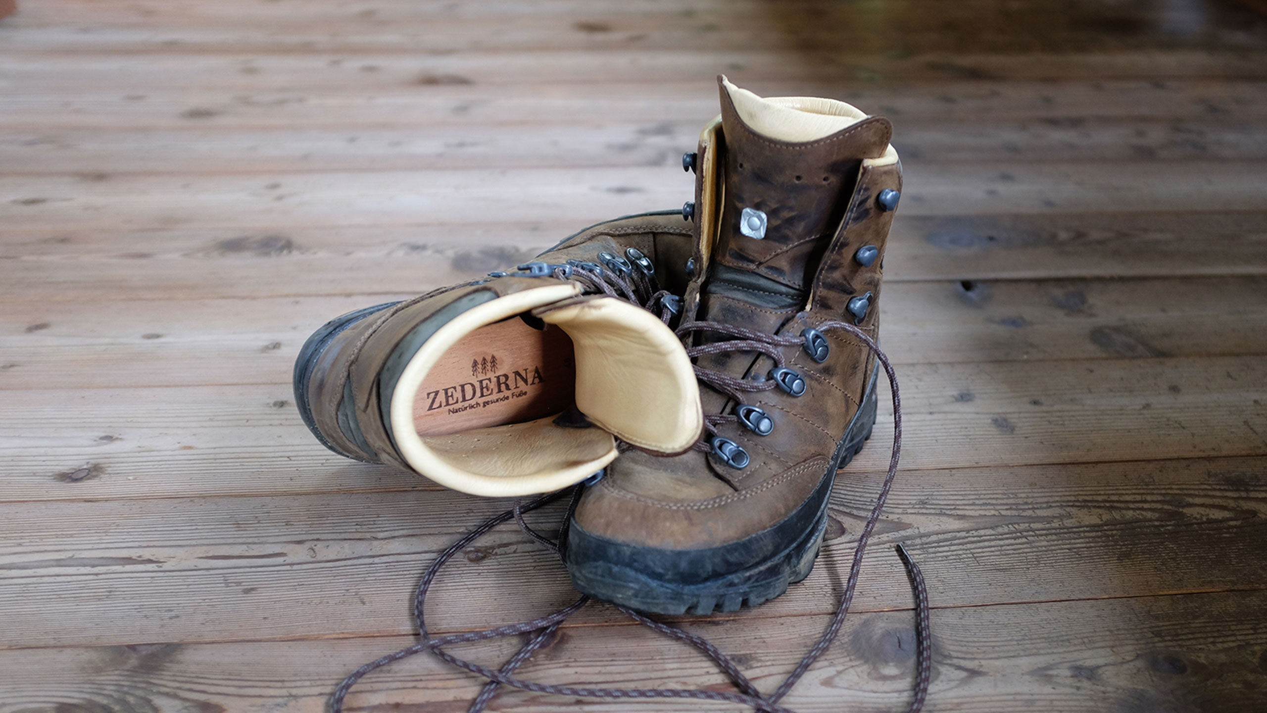 Zedernsohlen in Wamderschuhen ZEDERNA